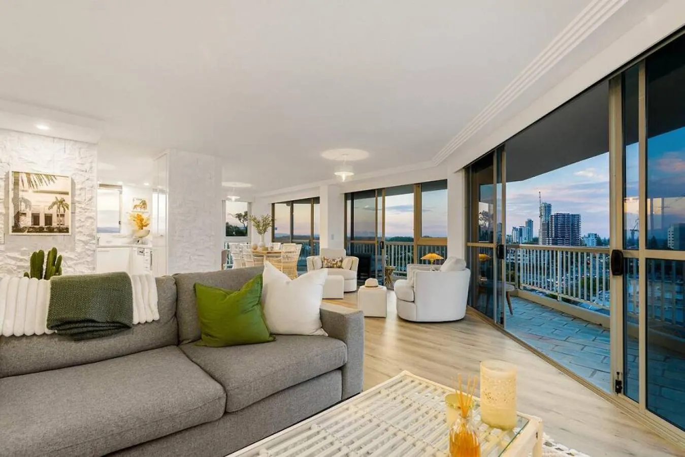 Skyfall - Breathtaking Views From Sunrise -Sunset Gold Coast Apartment